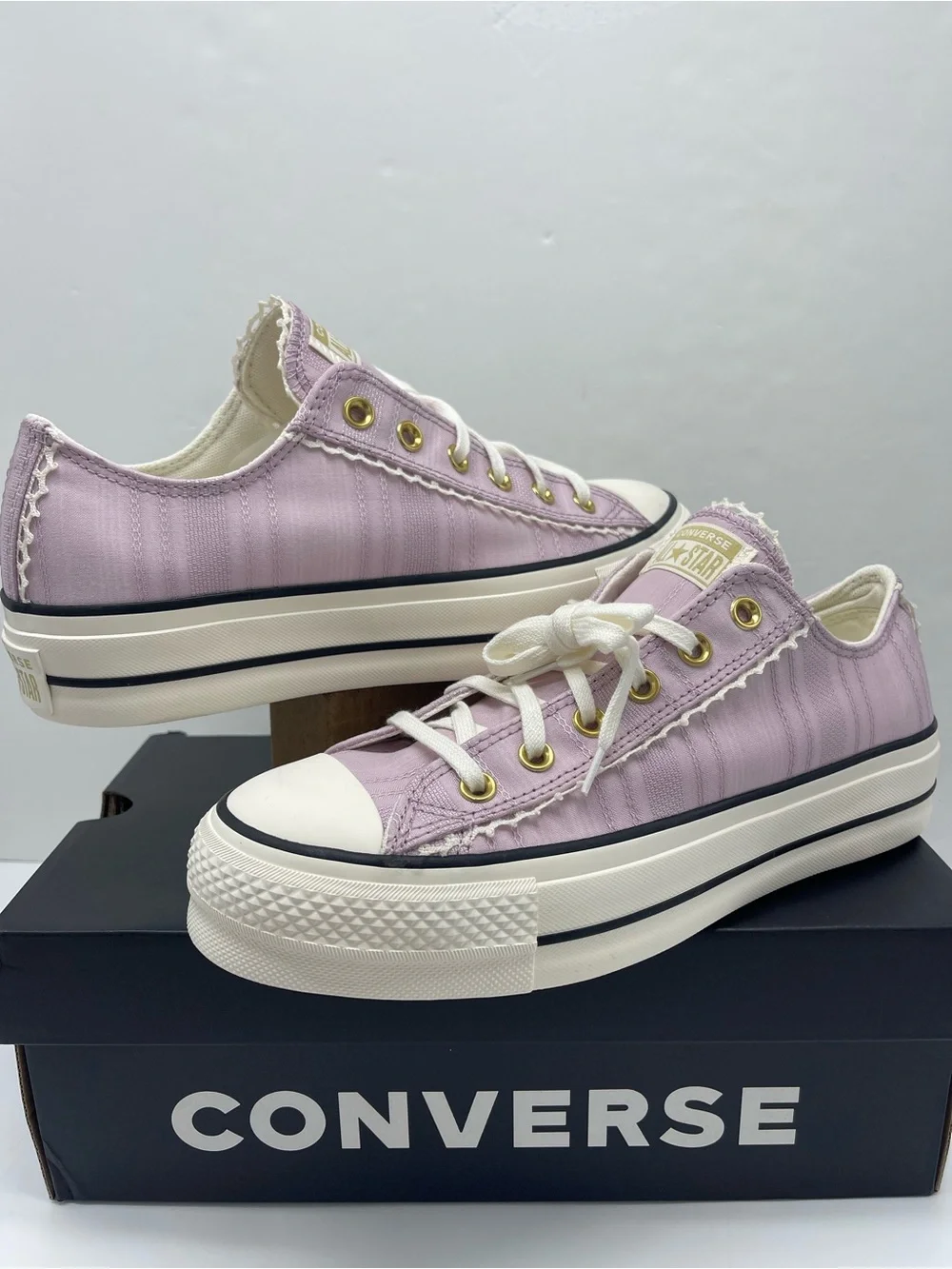 Converse A17201C CTAS LIFT OX ALTITUDE LILAC/EGRET/BLACK Platform Sneakers